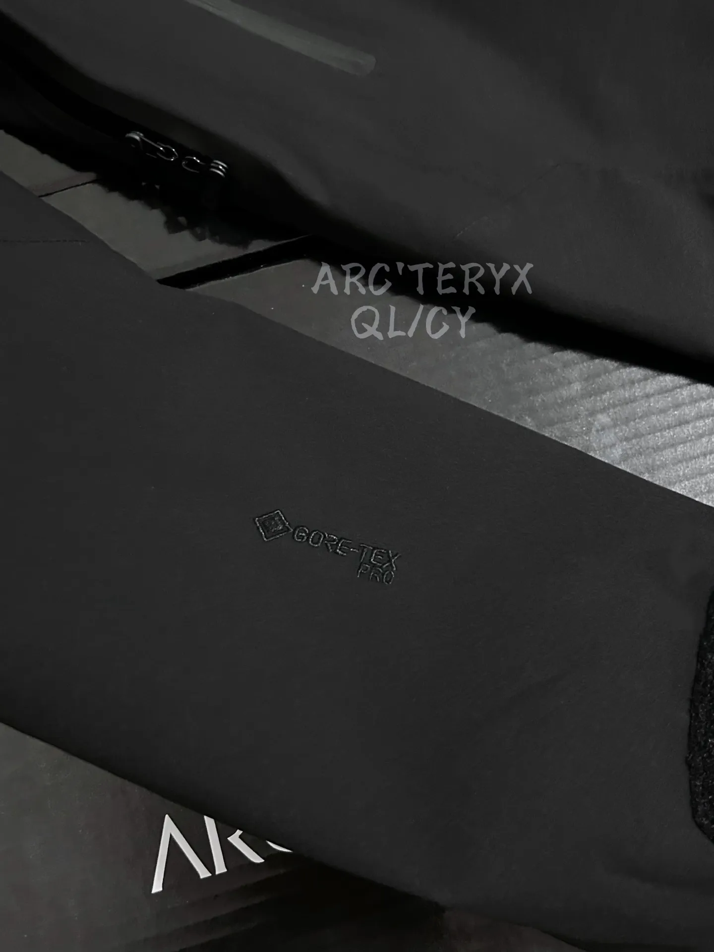B 01 ARC/BETA SV（2026New Arrival）Black ！ ！ Beta SV Wear-Resistant ：2026New Arrival 100D 3L GORE-TEX Pro e PE ， Wear-Resistant， 。 MICRO-GRID® ， Breathable 。 ： Beta Series ， ， ， 。 Storm Hood™ 、 ， WATERTIGHT ， 。 RECCO® ， 。 ， 。 Beta SV ，Severe Weather 。 GORE-TEX Pro e PE Breathable ， 100D ， Wear-Resistant， 、 、 。 、 RECCO ， ； 、 、 Breathable ， 、 ， 。 ， ， ， 。 ， 。 、 ， 。 Beta SV， 。 Breathable ， ， ， 。 ， ， 。 ：Black， ， ，